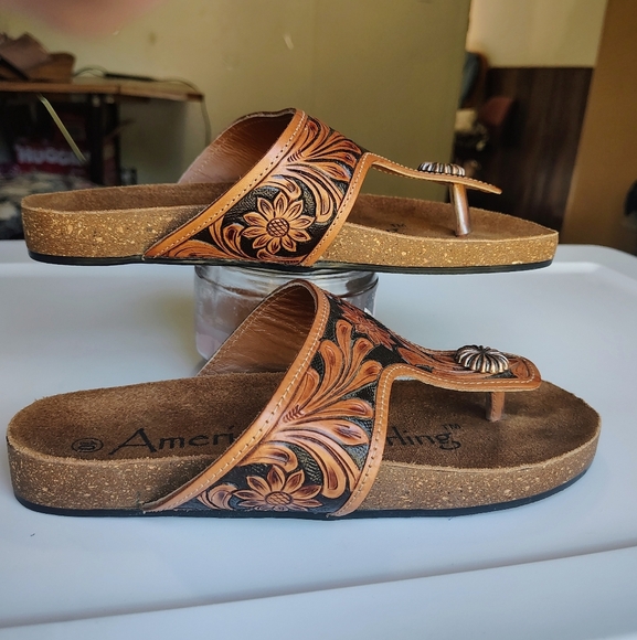 American Darling hand-carved genuine leather flip-flop sandals,women's sz 10. - Picture 17 of 17